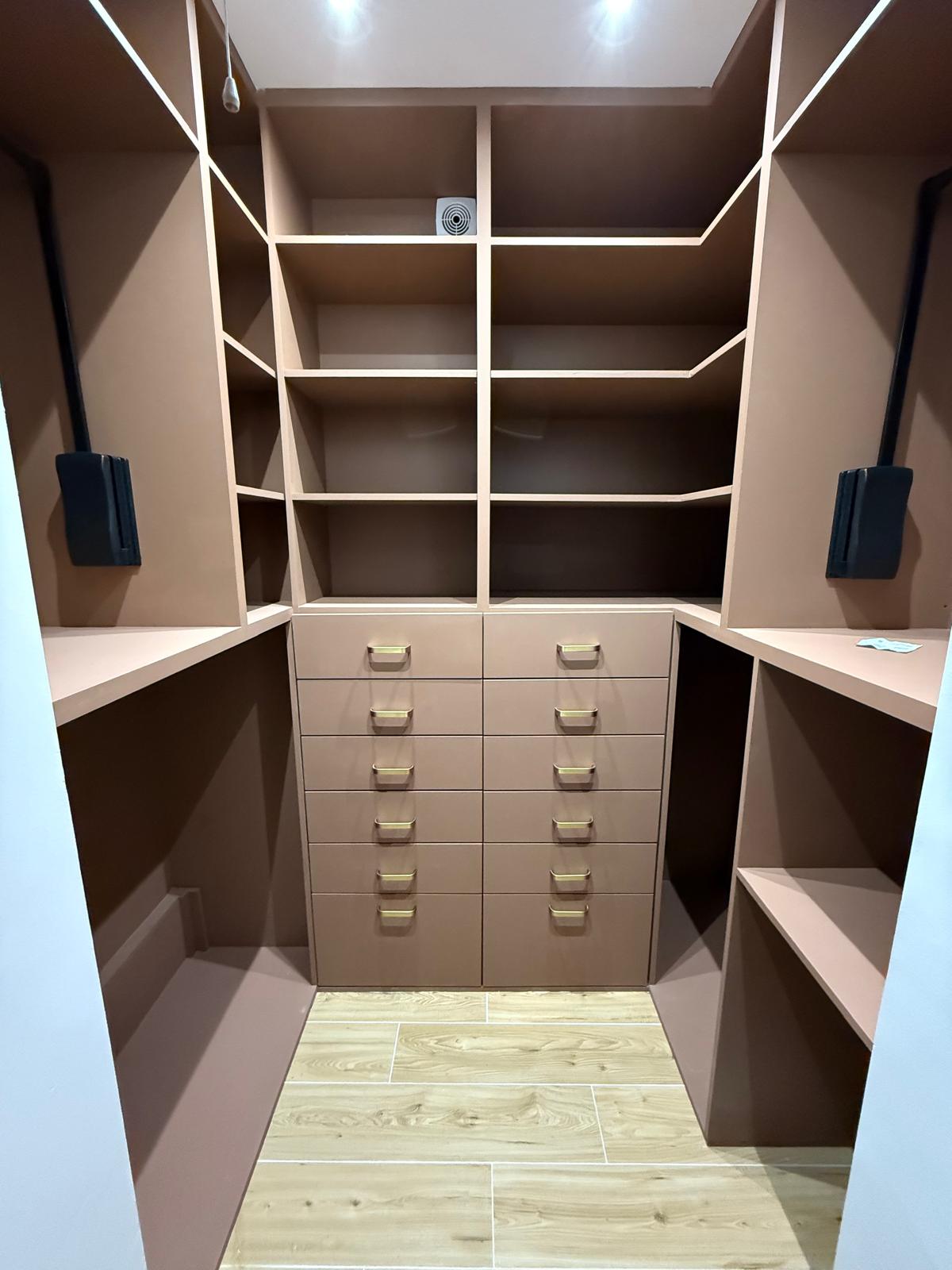 Fabrication dressing sur mesure en médium laqué - Paris Centre