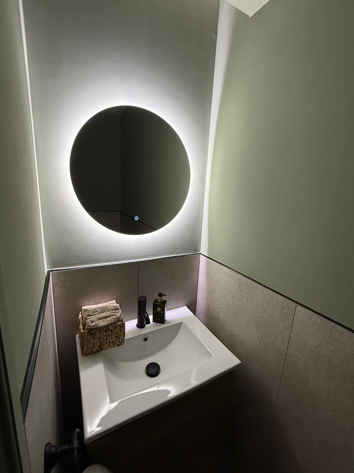 Lave-mains design avec miroir rétroéclairé - Bondoufle